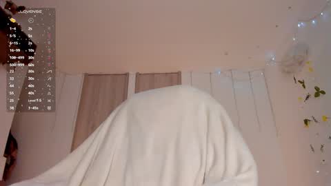 Snapshot of lolaberry_ chatting on 01.27.25  Lola Berry  online show from 01.27.25