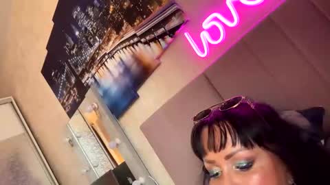 Lolaley2 online show from 10.15.25