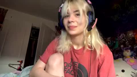 Lola Lixx online show from 12.06.24