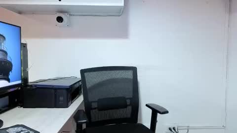 Snapshot of lolalola_12 chatting on 11.12.25 lolalola_12 online show from 11.12.25