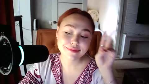 Snapshot of lolamint_ chatting on 09.15.25 Lola online show from 09.15.25