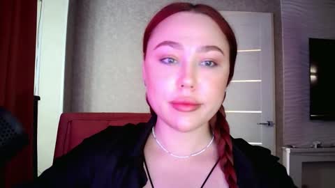 Snapshot of lolamint_ chatting on 09.17.25 Lola online show from 09.17.25