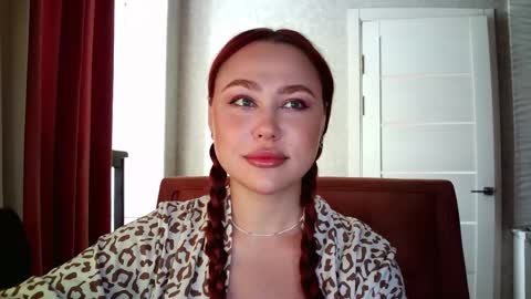 Snapshot of lolamint_ chatting on 09.18.25 Lola online show from 09.18.25