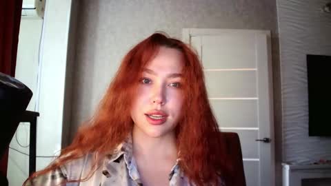 Snapshot of lolamint_ chatting on 09.19.25 Lola online show from 09.19.25