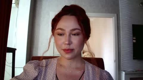 Snapshot of lolamint_ chatting on 09.22.25 Lola online show from 09.22.25