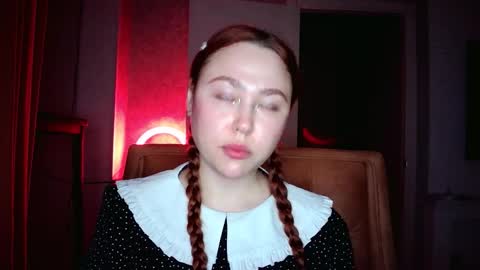 Snapshot of lolamint_ chatting on 09.25.25 Lola online show from 09.25.25