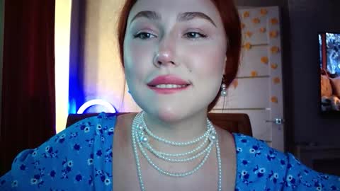 Snapshot of lolamint_ chatting on 11.05.25 Lola online show from 11.05.25