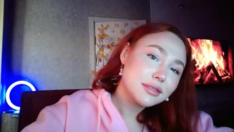 Snapshot of lolamint_ chatting on 11.06.25 Lola online show from 11.06.25