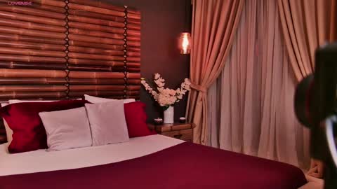 Snapshot of lolavixxen chatting on 12.01.25 Lola online show from 12.01.25