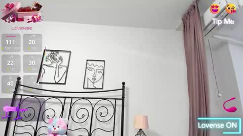 Snapshot of lollavibes chatting on 12.15.25 Lolla online show from 12.15.25