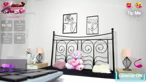 Snapshot of lollavibes chatting on 12.16.25 Lolla online show from 12.16.25