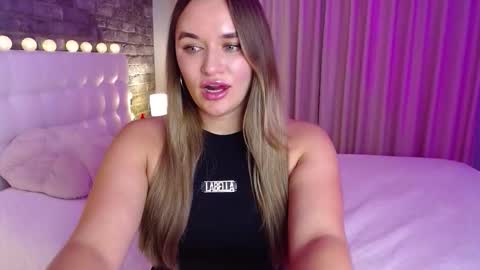 Snapshot of lollidoli__ chatting on 11.21.25 Victoria online show from 11.21.25