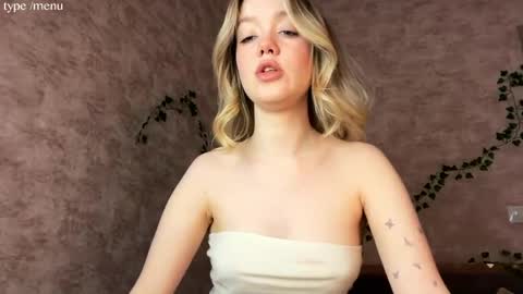 Mia online show from 04.18.26