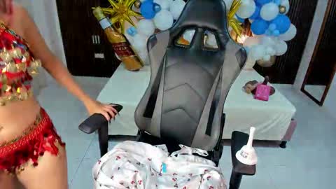 Snapshot of lolly18_ chatting on 10.19.25 lolly18_ online show from 10.19.25