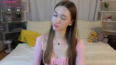 Snapshot of lolly_monica chatting on 01.06.25 Monica online show from 01.06.25