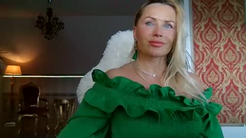 Snapshot of lollyta2023 chatting on 12.15.24 Roxy online show from 12.15.24