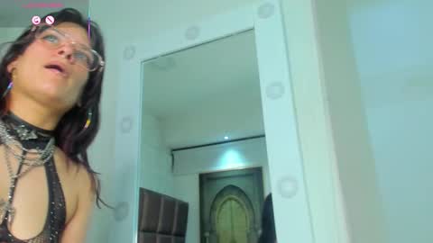Snapshot of lolyyuno chatting on 09.21.25 Loly online show from 09.21.25