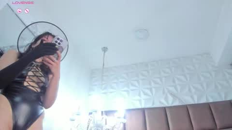 Snapshot of lolyyuno chatting on 10.05.25 Loly online show from 10.05.25