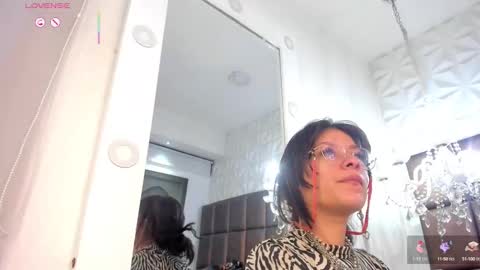 Snapshot of lolyyuno chatting on 10.06.25 Loly online show from 10.06.25