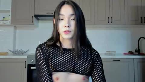 Snapshot of lona_lii chatting on 11.04.25 Lona online show from 11.04.25