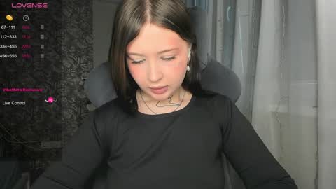 Snapshot of lonalye chatting on 12.29.24 lona online show from 12.29.24