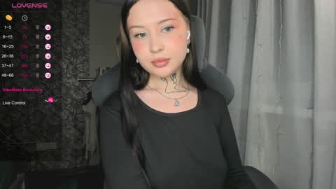 Snapshot of lonalye chatting on 12.29.24 lona online show from 12.29.24