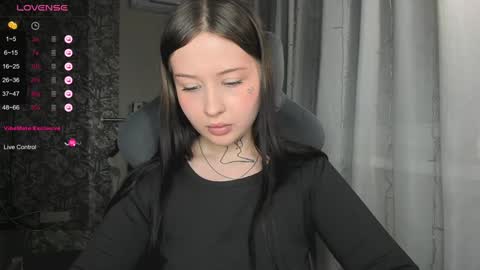 Snapshot of lonalye chatting on 12.29.24 lona online show from 12.29.24