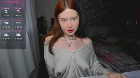 Snapshot of lonalye chatting on 12.19.25 lona online show from 12.19.25