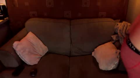 Snapshot of lonewolfgarage chatting on 12.25.24 lonewolfgarage online show from 12.25.24