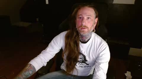 Snapshot of longhair021 chatting on 12.17.24 longhair online show from 12.17.24