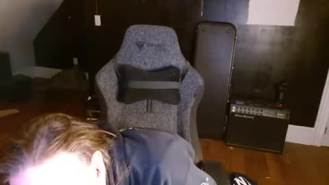 Snapshot of longhair021 chatting on 12.31.24 longhair online show from 12.31.24