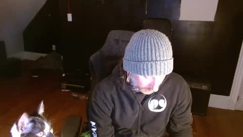 Snapshot of longhair021 chatting on 01.04.25 longhair online show from 01.04.25