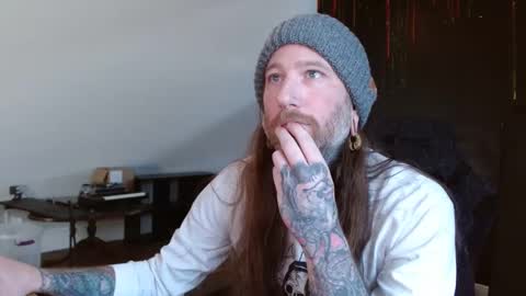 Snapshot of longhair021 chatting on 01.25.25 longhair online show from 01.25.25