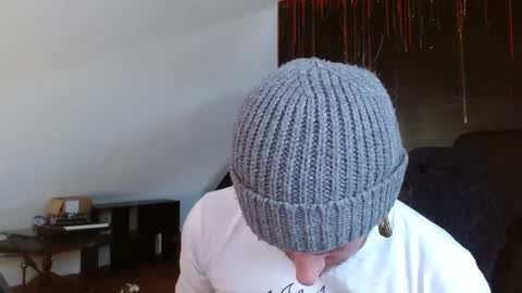 Snapshot of longhair021 chatting on 02.18.25 longhair online show from 02.18.25