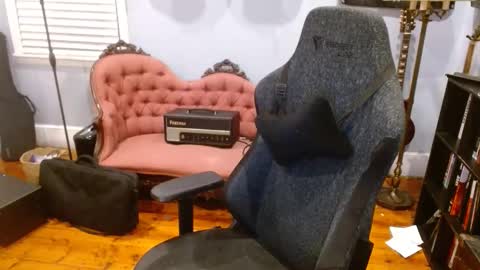 Snapshot of longhair021 chatting on 09.14.25 longhair online show from 09.14.25