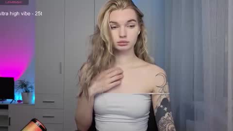 Snapshot of lookluna chatting on 03.01.26 Luna online show from 03.01.26