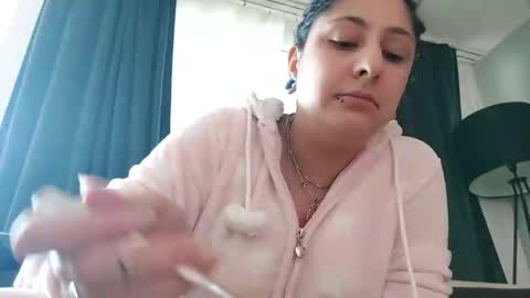 Snapshot of loolaunshaved chatting on 10.16.25 loolaunshaved online show from 10.16.25