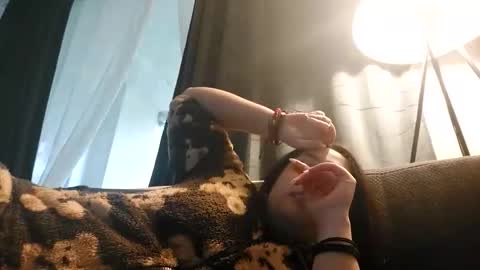 Snapshot of loolaunshaved chatting on 10.27.25 loolaunshaved online show from 10.27.25