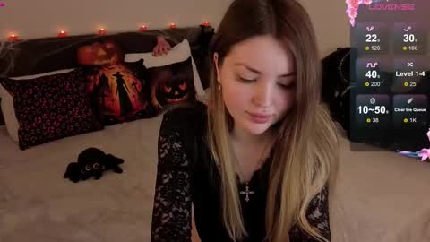 Lora online show from 10.25.25