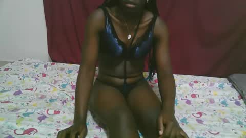 Snapshot of lora_amor chatting on 10.29.25 lora_amor online show from 10.29.25