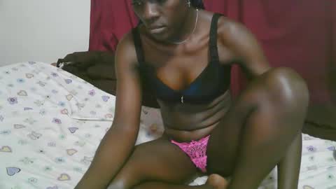 Snapshot of lora_amor chatting on 11.10.25 lora_amor online show from 11.10.25