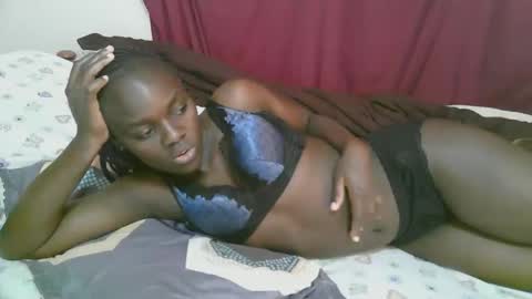 Snapshot of lora_amor chatting on 11.21.25 lora_amor online show from 11.21.25