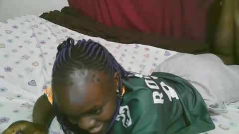 Snapshot of lora_amor chatting on 11.23.25 lora_amor online show from 11.23.25