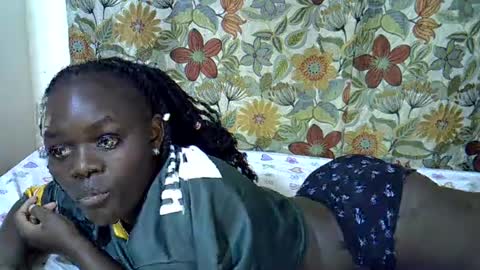 Snapshot of lora_amor chatting on 06.21.26 lora_amor online show from 06.21.26