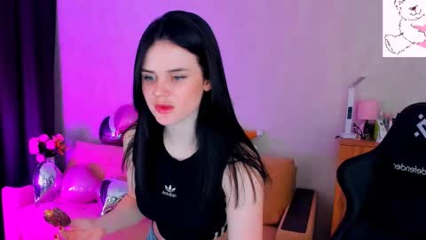 Lora Cain online show from 02.22.25