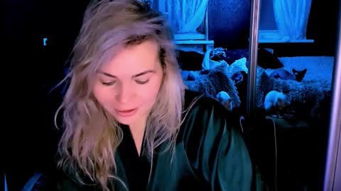 Lora online show from 11.04.25