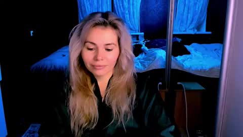 Lora online show from 11.14.25