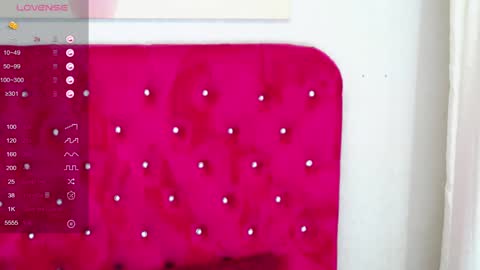 loradelniro1 online show from 12.21.24