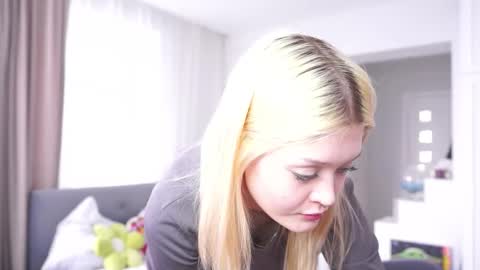 Snapshot of loradelora chatting on 02.17.26 Lora online show from 02.17.26