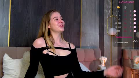 Loraine online show from 12.10.24